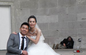 marriage-photo-fail-photobombed